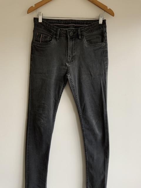 KOAJ Jean Cinco bolsillos skinny Gris. Talla 28