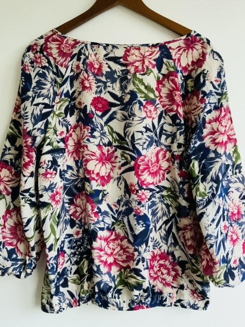 LOFT Blusa estampada con escote en pico manga 3/4. Talla S