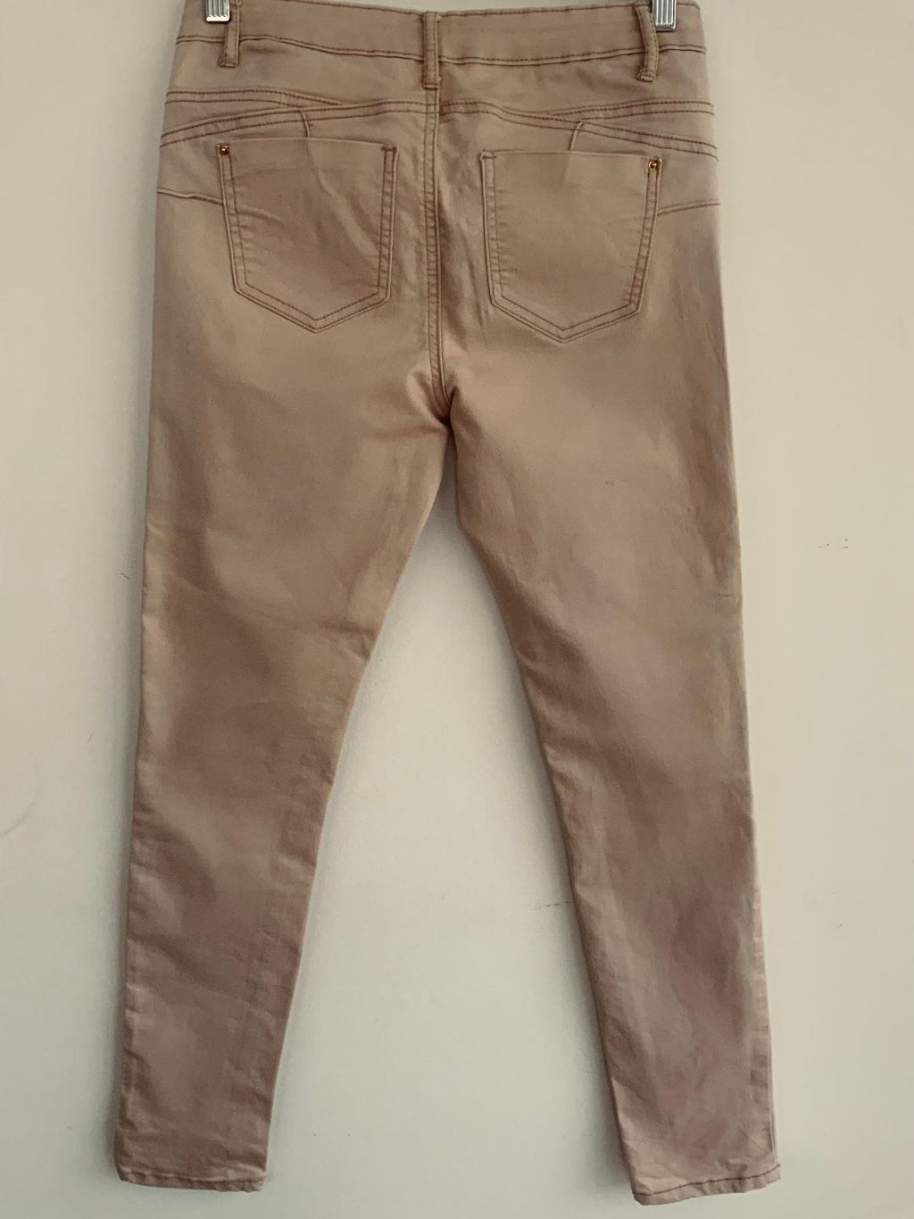 URB Pantalón cinco bolsillos color Nude. Talla 8