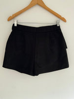 ZARA TRAFALUC Falda Short con Tapa delantera. Talla M