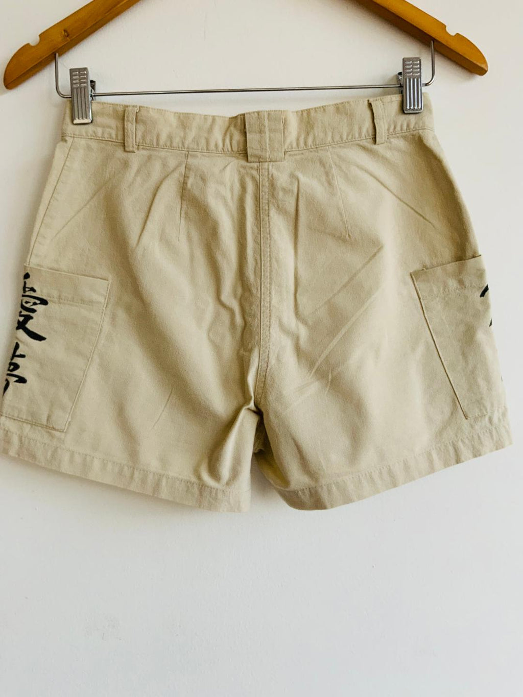 AZUCAR Short en tela tipo lino con bolsillos estampados. Talla 7