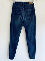 AMERICAN EAGLE Jean con proceso Destroyer en rodillas.  Talla 4 Americana