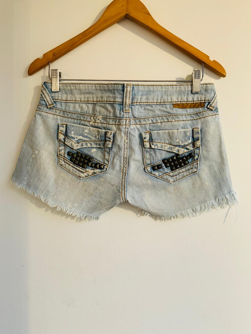 YNO DENIM Short en índigo con aplicaciones. Talla S/M