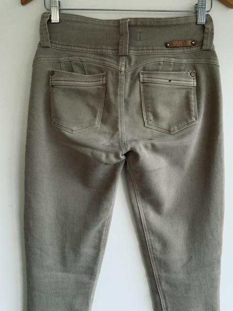 STOP JEANS Pantalón Lycrado para mujer pretina ancha. Talla 8