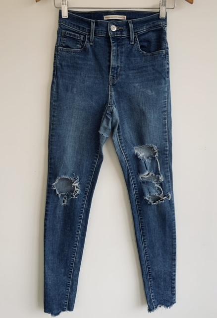 LEVIS jean Skinny con desgaste en rodilla medio referencia 720. Talla 25