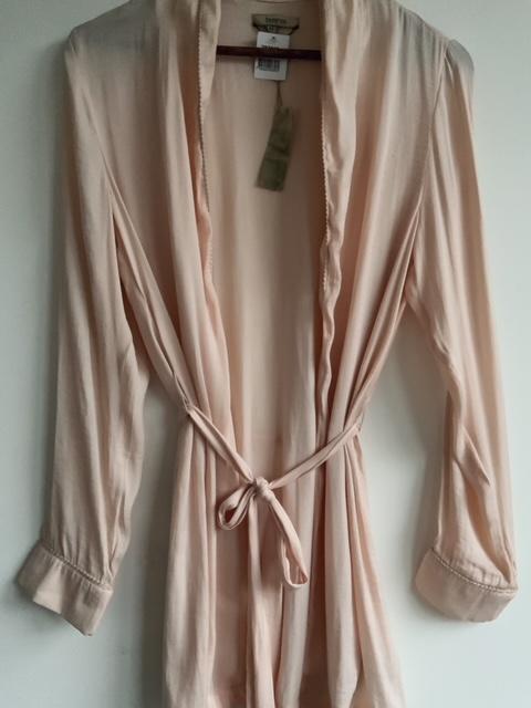 TENNIS ( NUEVA ) Blusa Tipo Kimono con lazo en la misma tela para amarrar. Talla M