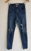 LEVIS jean Skinny con desgaste en rodilla medio referencia 720. Talla 25