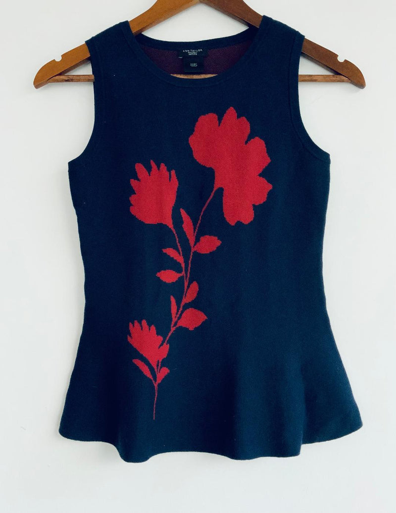 ANN TAYLOR ( NUEVO )Top Tejido con dibujo de Flor. Talla XS