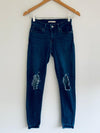 LEVIS Jean Skinny con desgaste Roto en rodilla oscuro. Talla 24