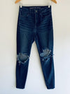 AMERICAN EAGLE Jean con proceso Destroyer en rodillas.  Talla 4 Americana