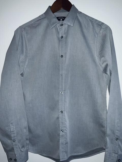 KOAJ Camisa casual para hombre en mini rayas gris. Talla S